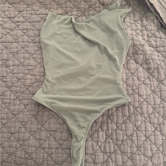 Sleek Green One-Shoulder Bodysuit - Picture 1 of 6